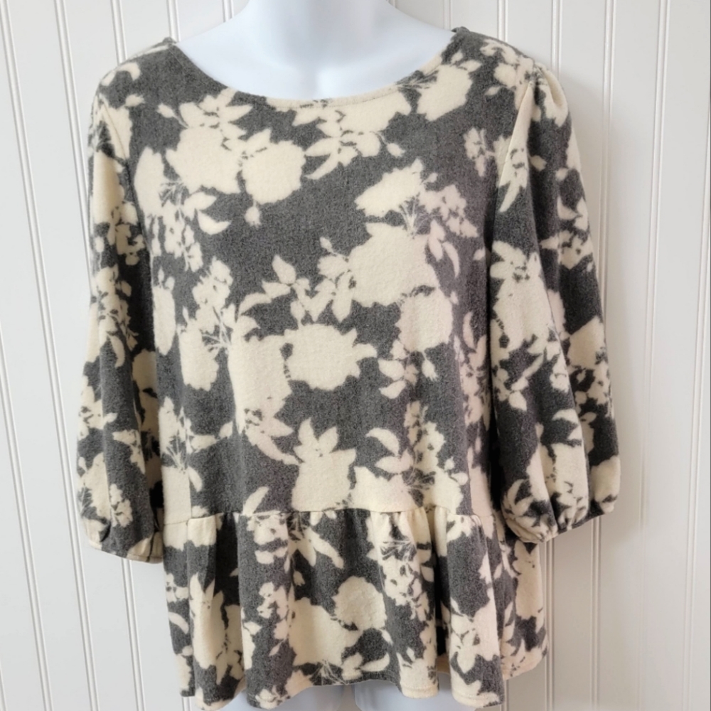 Anthropologie W5 gray and white floral fleece peplum top size medium